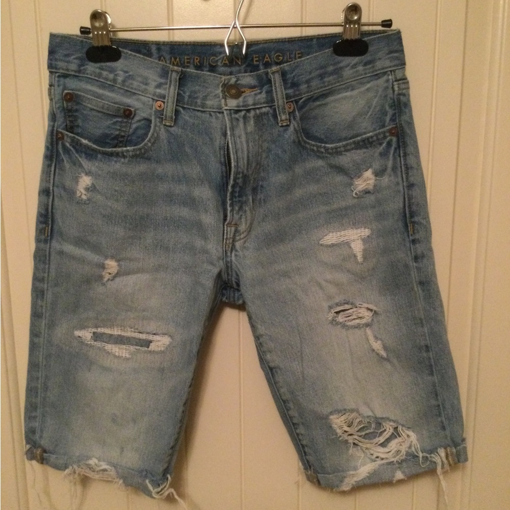 Men’s American Eagle destructed denim shorts